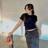 Shaloom Razardee memiliki gaya fashion unik dan otentik. Dalam bergaya, ia tak pernah gagak ciptakan pesona yang stylish. [Foto: Instagran/ Shaloom Razardee]