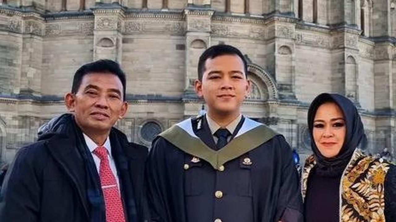 Pria bernama Hafiz Prasetia Akbar ini merupakan putra dari eks Kepala Staf Angkatan Udara (Kasau) Marsekal TNI (Purn) Yuyu Sutisna. <br>