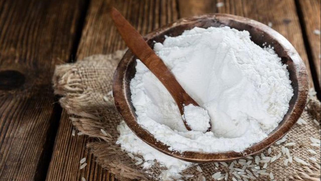 <b>2.&nbsp;Gunakan Tepung Beras dan Tepung Terigu</b>