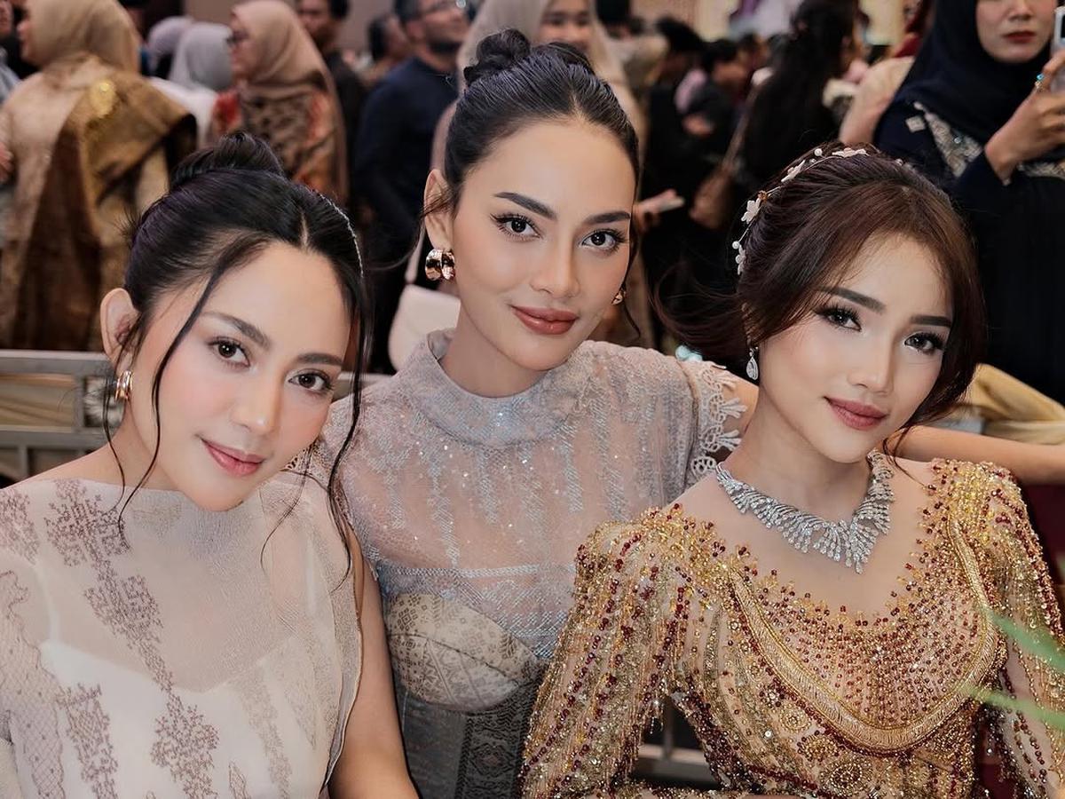 Potret Fuji di Resepsi Pernikahan Frans Faisal dan Indah, Tampil Menawan dengan Kebaya Modern Bernuansa Gold