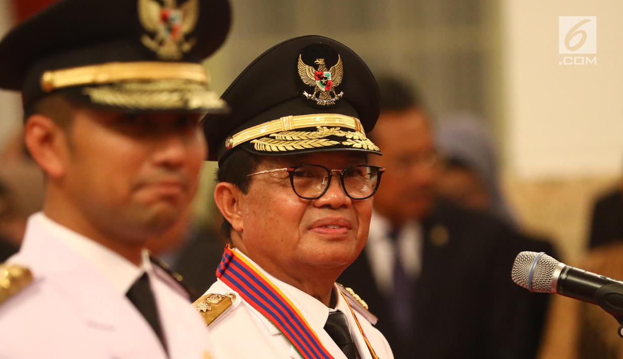 Gubernur Jambi definitif sisa masa jabatan 2016-2021, Fachrori Umar sebelum menjalani pelantikan di Istana Negara, Jakarta, Rabu (13/2). Fachrori Umar menggantikan Zumi Zola yang saat ini berstatus terpidana. (Liputan6.com/Angga Yuniar)