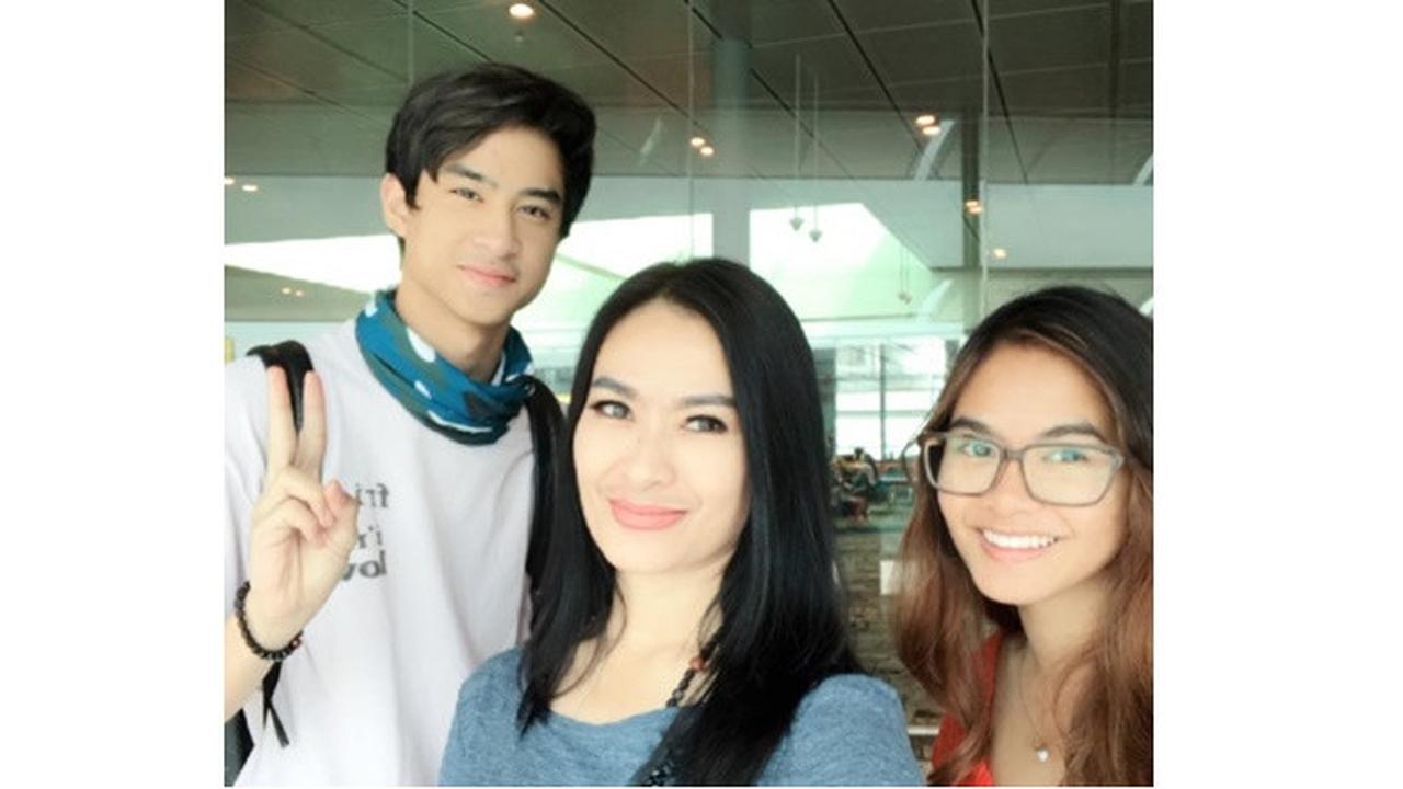 6 Potret Devano Danendra, Anak Iis Dahlia yang Beranjak Dewasa