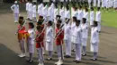 Paskibraka bersama Pasukan Pengamanan Presiden (Paspampres) melaksanakan Upacara Pengibaran Bendera Merah Putih dalam rangkaian Peringatan Detik-detik Proklamasi Kemerdekaan ke-73 di Istana Merdeka, Jakarta, Jumat (17/8). (Liputan6.com/HO/Bian)