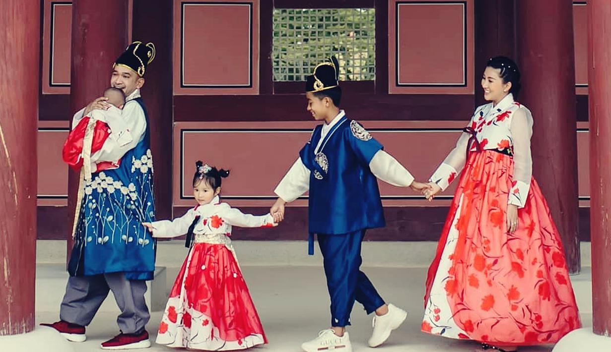 FOTO: Liburan Seru Betrand Peto ke Korea Bareng Keluarga ...