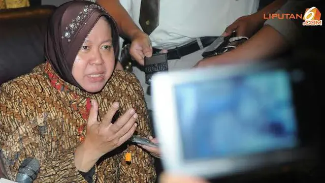News Flash: Maju dalam Pilkada Surabaya Walikota Risma Siap Mundur dari PNS