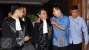 Kakak Saipul Jamil, Samsul Hidayatullah berjalan keluar ruang sidang Pengadilan Tipikor Jakarta, Rabu (31/8). Samsul Hidayatullah didakwa memberi suap sebesar Rp50 juta kepada Panitera Pengganti PN Jakarta Utara, Rohadi. (Liputan6.com/Helmi Afandi)