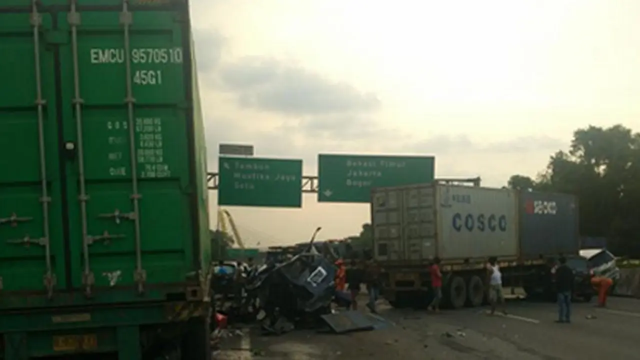 Kecelakaan Beruntun di Purwakarta