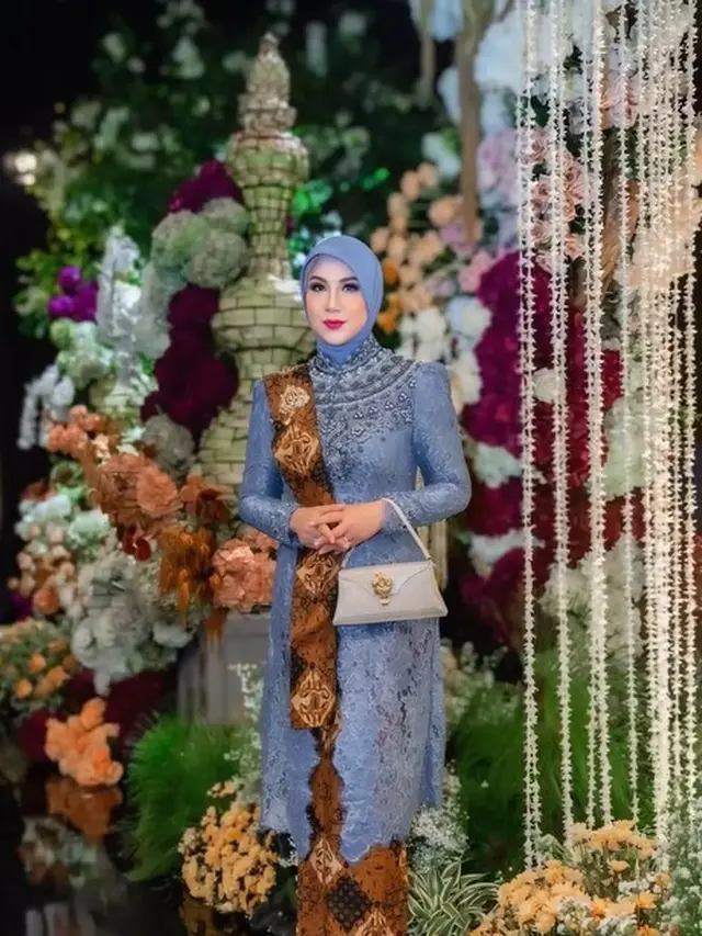 Outfit Kondangan Marini Zumarnis
