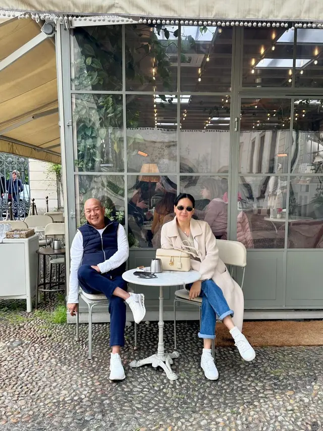 Donna Harun dan suami (Instagram/donnaharunofficial)