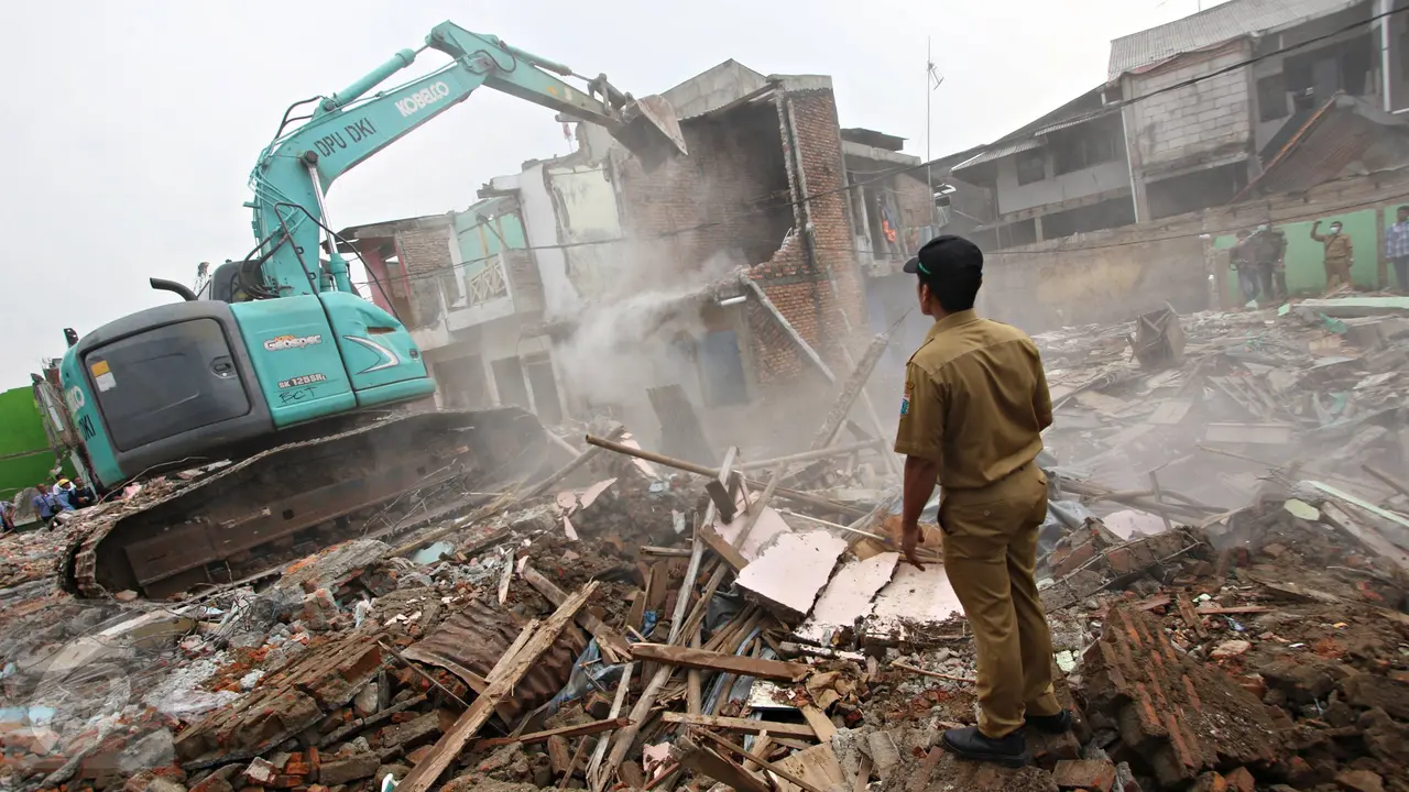 20160112-Pemprov DKI Buldozer Puluhan Bangunan di Bukit Duri-Jakarta