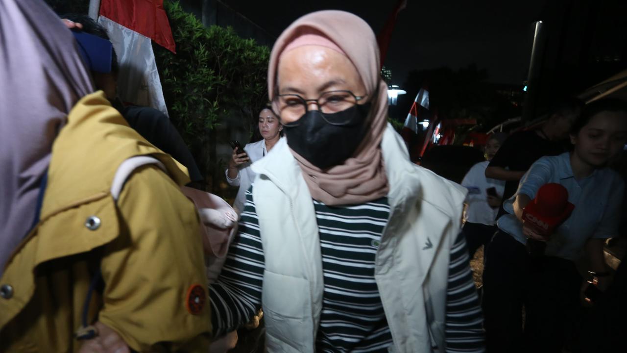 Istri Bupati Pemalang Noor Faizah Tiba di Gedung KPK