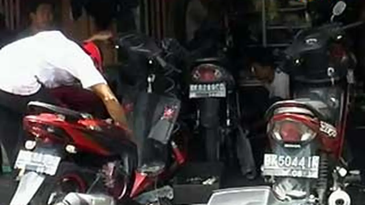 Sepeda Motor Terendam Banjir Bengkel Raup Untung News Liputan6