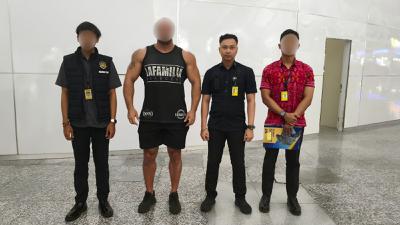 Ada Investor Bodong hingga Paspor Ganda, Imigrasi Ngurah Rai Deportasi 9 WNA