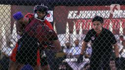 Pertandingan Kejurnas IBCA-MMA 2022 di Gedung Serbaguna Antarikshe, Koopsud I, Halim Perdanakusuma, Jakarta, Kamis (4/8/2022). Sebanyak 300 atlet Indonesia Beladiri Campuran Amatir (IBCA)-Mixed Martial Arts (MMA) dari 21 provinsi di Indonesia ambil bagian dalam Kejuaraan Nasional (Kejurnas) IBCA-MMA 2022. (Liputan6.com/Johan Tallo)