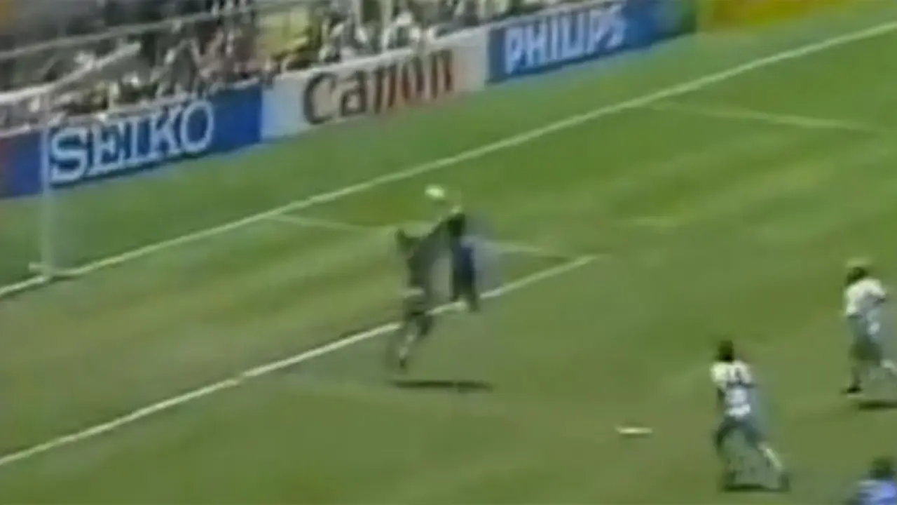 20 Gol spektakuler Piala Dunia | 13 - Diego Maradona 1