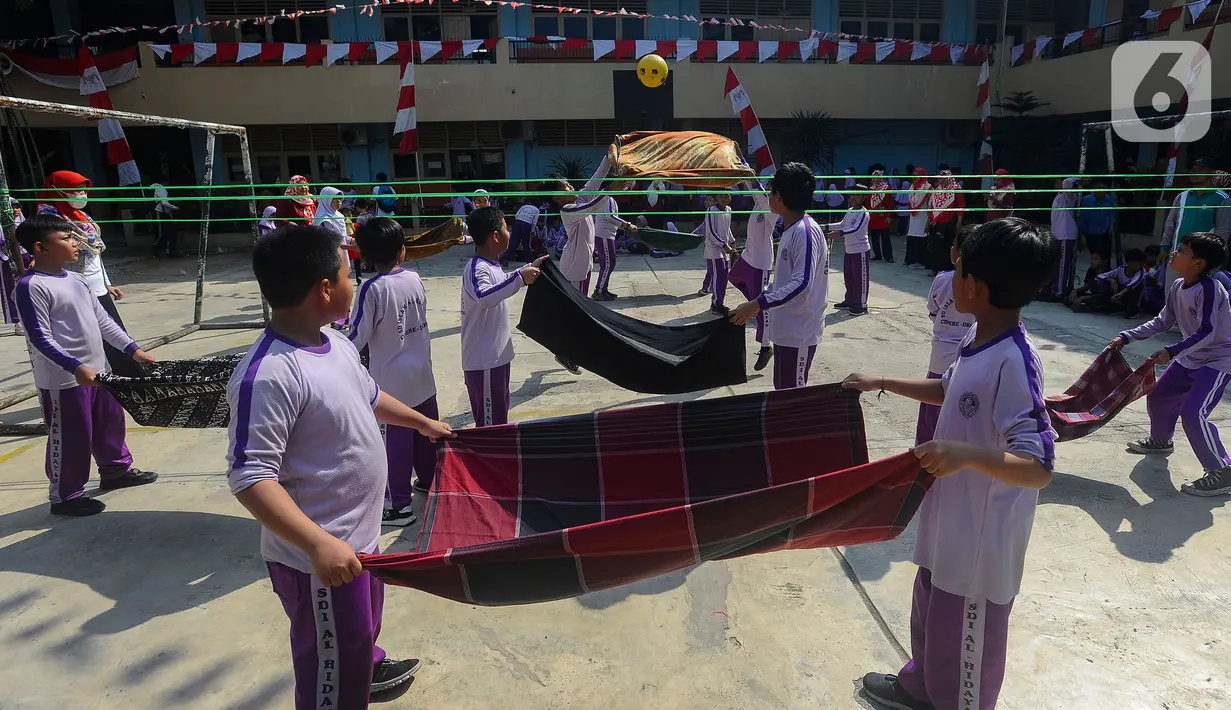 Perlombaan yang bersifat hiburan tersebut juga sekaligus untuk menumbuhkan semangat nasionalisme, kebersamaan dan pantang menyerah bagi siswa. (merdeka.com/Arie Basuki)