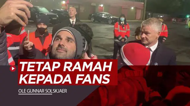 VIDEO: Usai Dipermalukan Liverpool, Ole Gunnar Solskjaer Tetap Ramah dan Layani Permintaan Tanda Tangan Fans