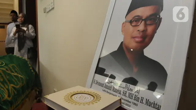 Almarhum Desmond Junaidi Mahesa