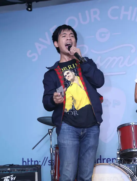 "Kalau enggak salah nama pasiennya Abi, dia mau dengerin langsung lagu ini. Dan dia menangis saat aku nyanyiin lagu tersebut. Beberapa kali, itu di ICU," ujar Ryan mengenang pengalamannya. (Nurwahyunan/Bintang.com)