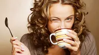 Kopi sering dituding menjadi penyebab naiknya asam lambung dan maag kambuh. Benarkan demikian? Apa benar orang yang memiliki maag tidak boleh minum kopi sama sekali?