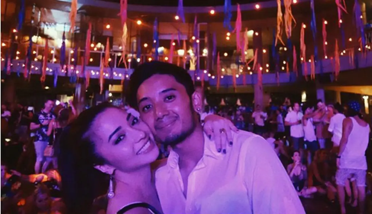 Kabar mengejutkan dari pesinetron Nikita Willy dan kekasihnya Tude, lelaki asal Bali. Pasangan yang sering terlihat mesra itu dikabarkan tidak lagi sejalan. (Instagram/nikitawillyofficial94)
