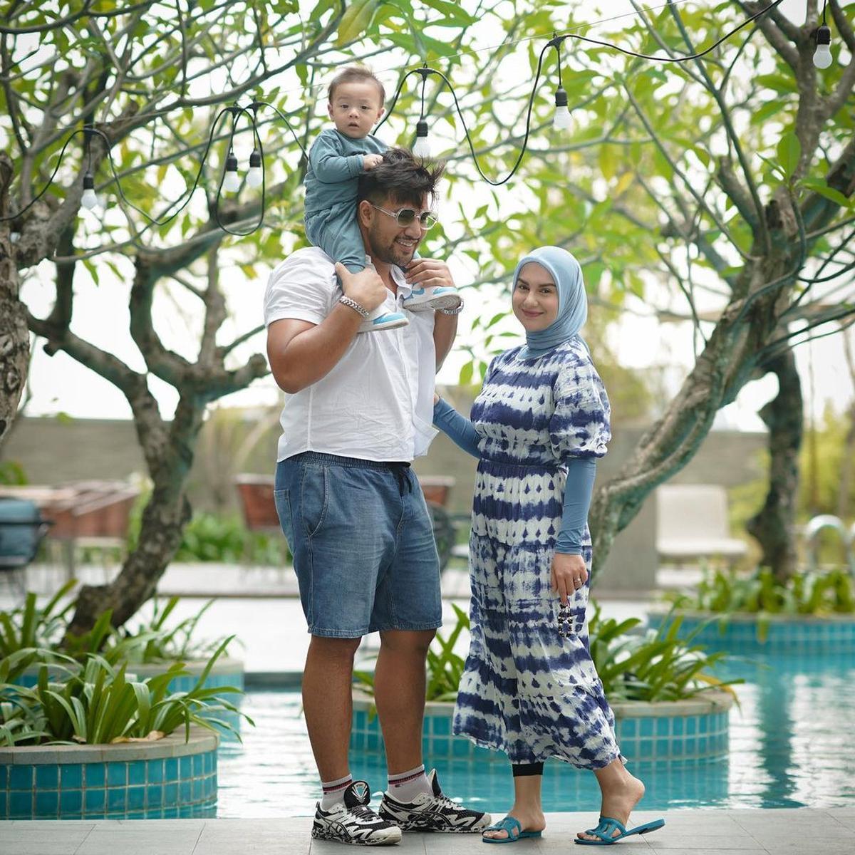Ammar Zoni dan Irish Bella bersama Air Rumi Akbar 1453. (Foto: Koleksi Pribadi Ammar Zoni)