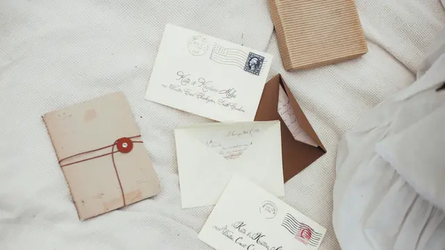 Ilustrasi amplop, surat