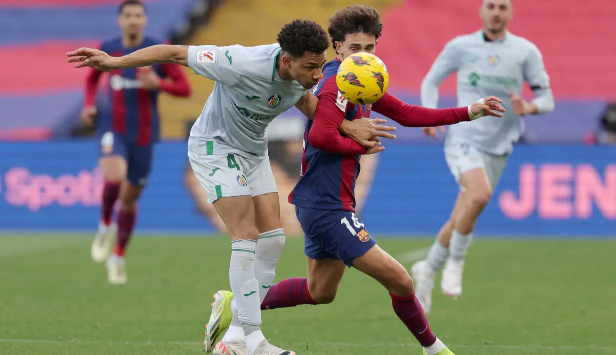 Kemenangan ini membawa Barcelona naik ke posisi dua klasemen dengan 57 poin dari 26 laga. (LLUIS GENE/AFP)