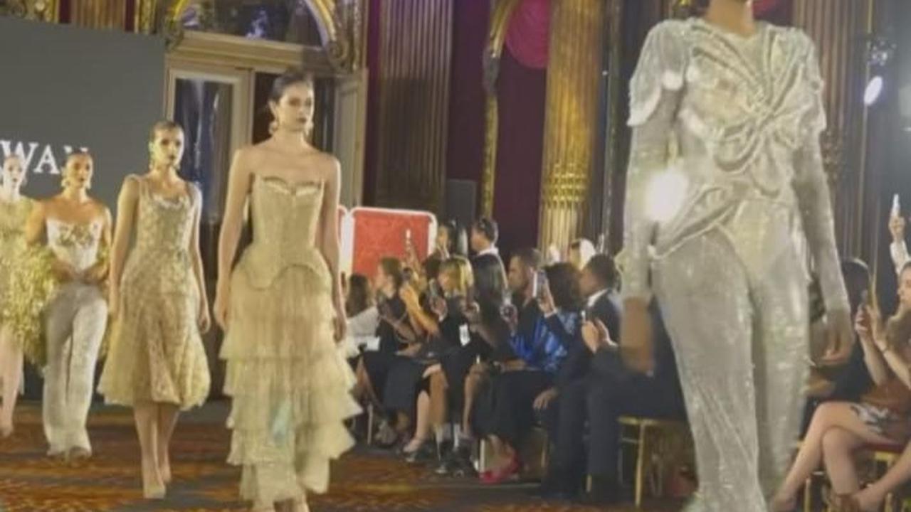 Koleksi Maharani dari Ivan Gunawan.