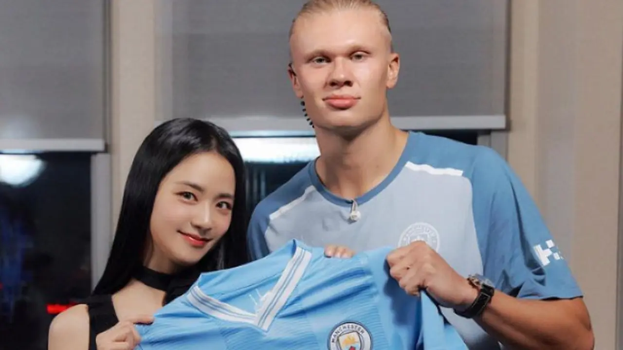 Pemain Manchester City Erling Haaland unggah foto bersama Jisoo Blackpink (Foto: instagram @erling.haaland)