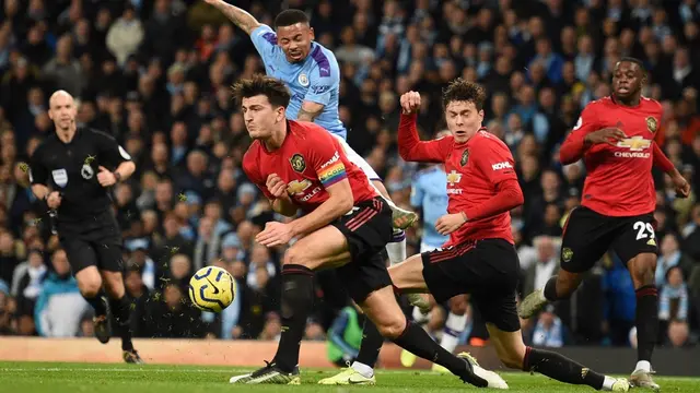 Manchester City v Manchester United - Victor Lindelof dan Harry Maguire