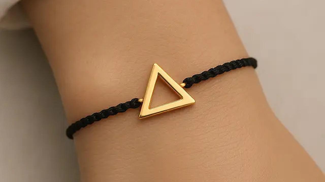 7 Model Gelang Emas Tali Hitam Terbaru, Aksesoris Kasual yang Stylish untuk Hangout