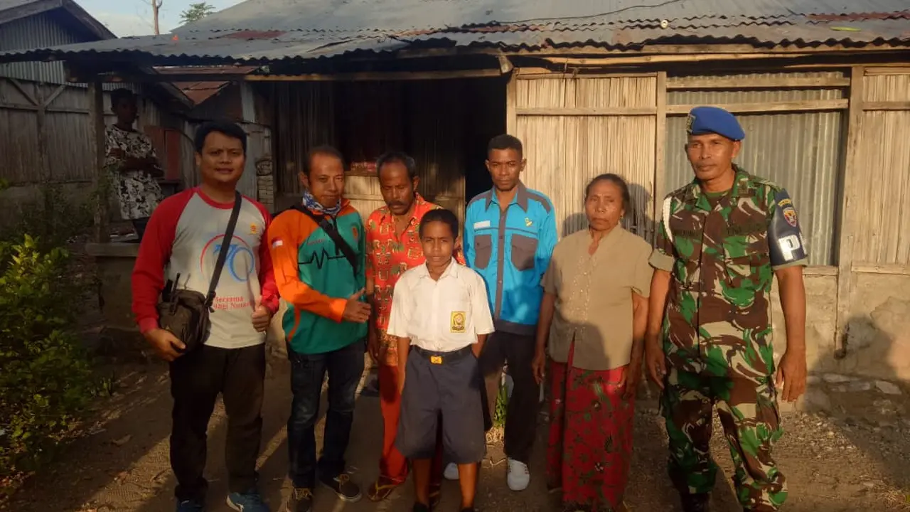 Yohanis dan Keluarga. Dok PLN