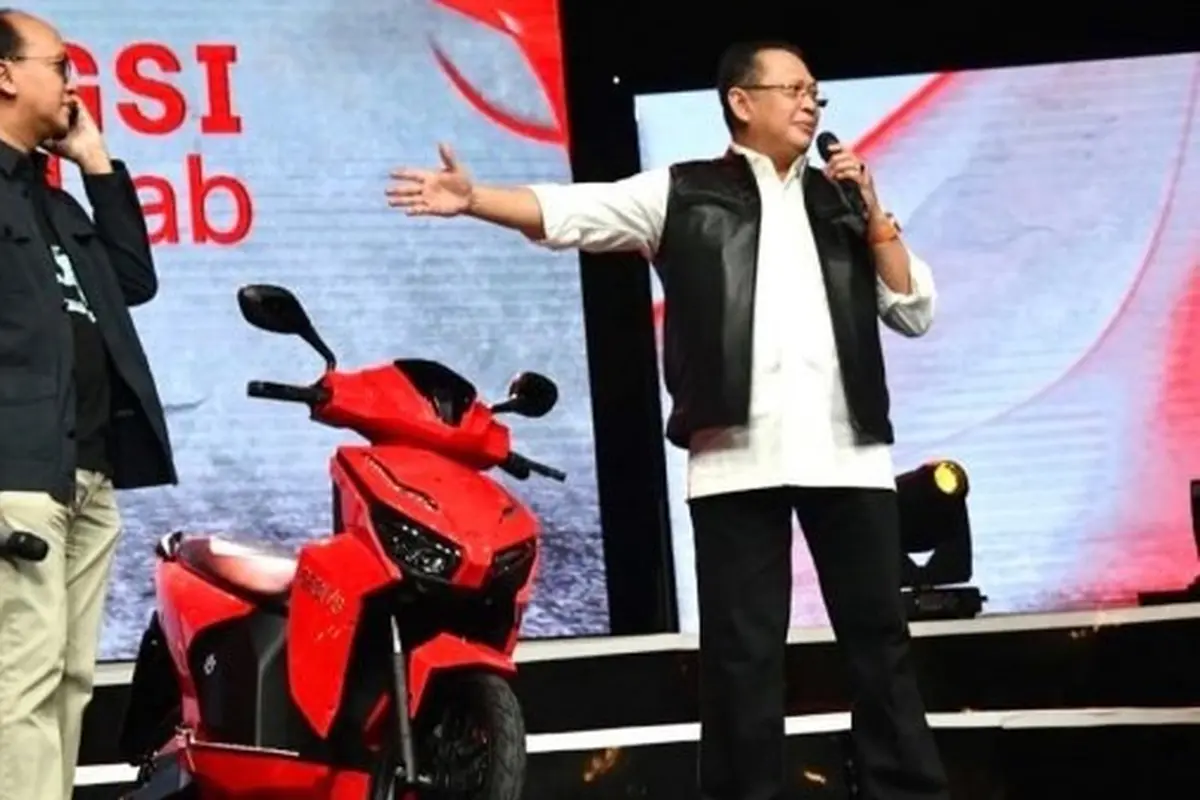 motor listrik Gesits berhasil terjual Rp2.55 miliar dalam konser amal virtual 'Berbagi Kasih Bersama Bimbo'.