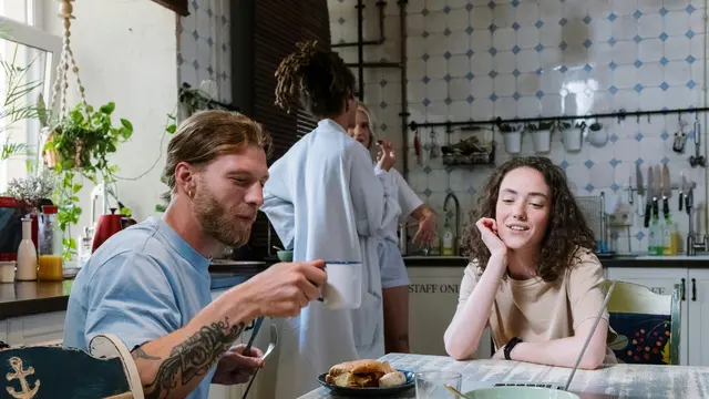 3. Membiasakan Hidup Sederhana