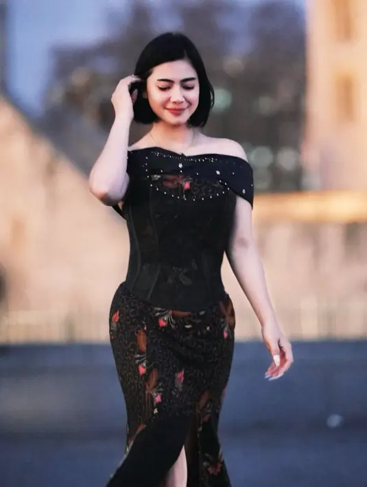 <p>Felicya Angelista kembali tuai pujian atas penampilannya terbarunya di London [@felicyangelista_]</p>