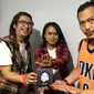 Band beraliran Grunge, Dualisme meluncurkan album yang berjudul Bodo Amat