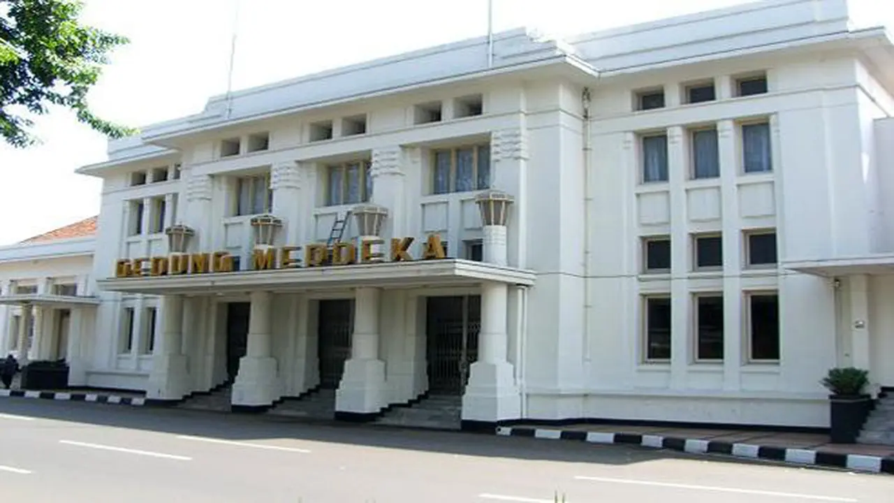 Serunya Wisata Sejarah di Bandung