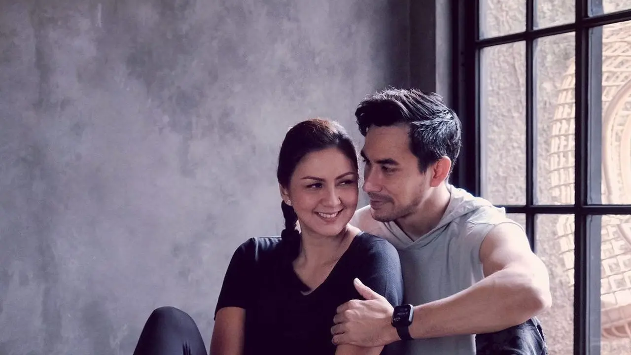 Donna Agnesia dan Darius Sinathrya. (Foto: Instagram @dagnesia)