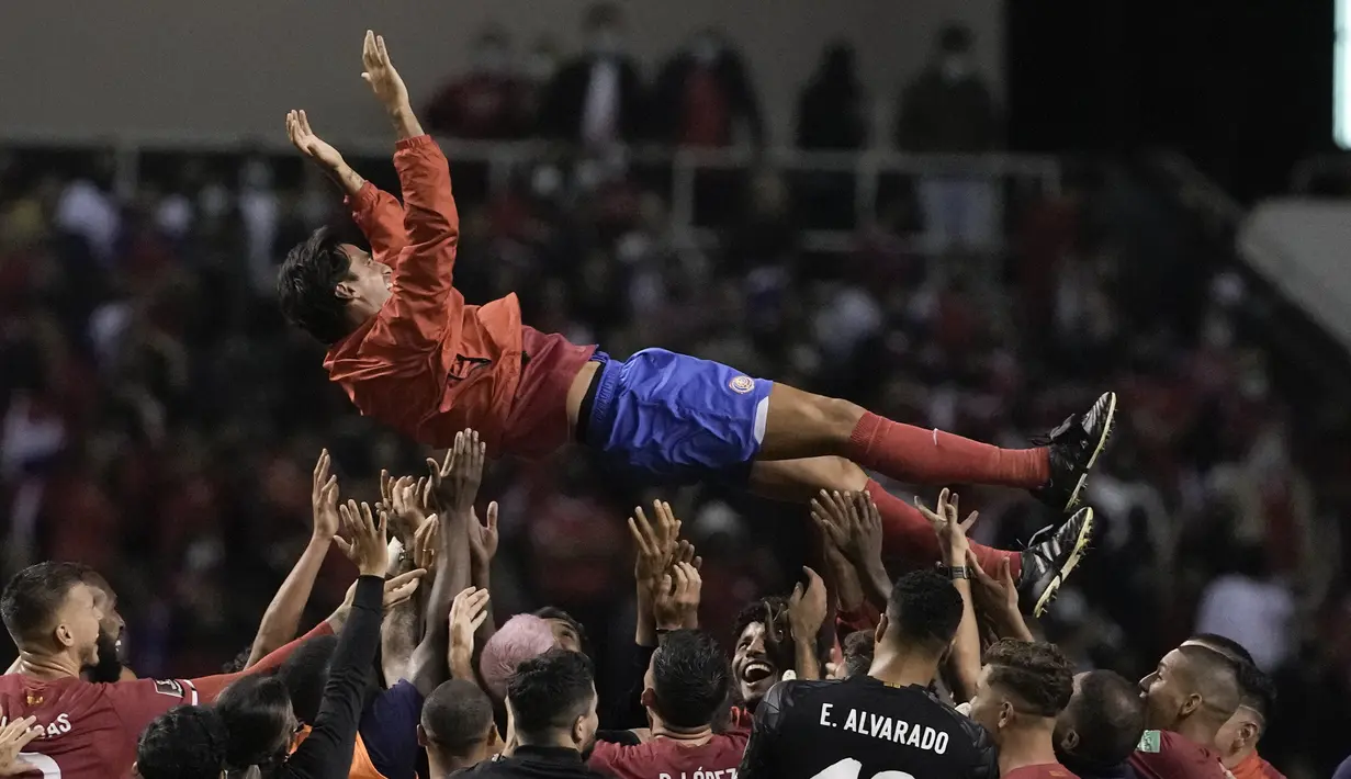 Dengan kemenangan ini, Kosta Rika masih berpeluang lolos ke Qatar dengan menepati posisi ke-4 di klasemen akhir Zona Concacaf. Bryan Ruiz dkk. akan menantang Selandia Baru sebagai wakil Zona Oceania di babak play-off antar-benua. (AP/Moises Castillo)