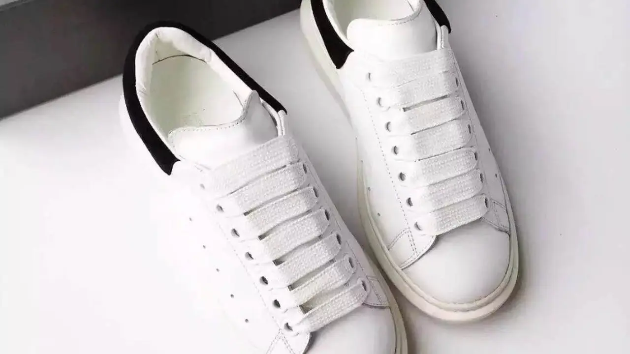 [Bintang] Bikin Gaya Makin Kece dengan Sepatu Putih 