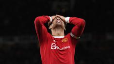 Penampilan Cristiano Ronaldo selepas kembali ke Manchester United awalnya terlihat sangat meyakinkan. Namun, seiring berjalannya waktu, CR7 bukan lagi menjadi andalan utama di skuat MU. Berikut ini 5 pemain yang dianggap lebih penting bagi MU daripada dirinya. (AFP/Paul Ellis)