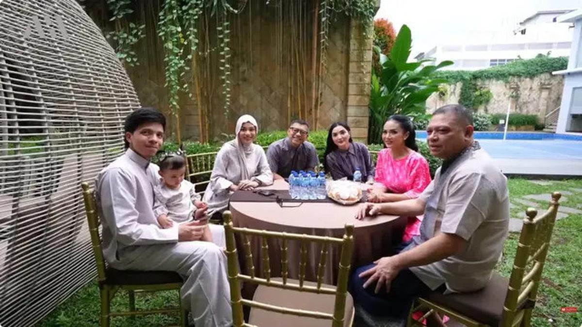6 Potret Belakang Rumah Kris Dayanti di Jakarta yang Asri dengan Taman Hijau Tertata Rapi