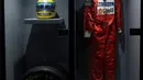 Mobil balap F1 Williams FW16 yang dipacu Ayrton Senna keluar lintasan di tikungan Tamburello dan menabrak dinding beton. (Pablo PORCIUNCULA/AFP)