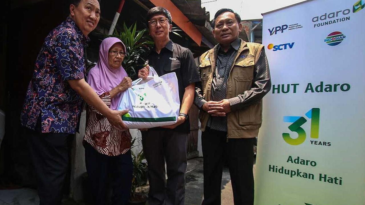 Dalam rangka memperingati hari jadi ke-31, PT Adaro Energy Indonesia membagikan ribuan paket sembako kepada masyarakat yang kurang beruntung dengan menggandeng Yayasan Pundi Amal Peduli Kasih (YPP) Surya Citra Media (SCM).<br>