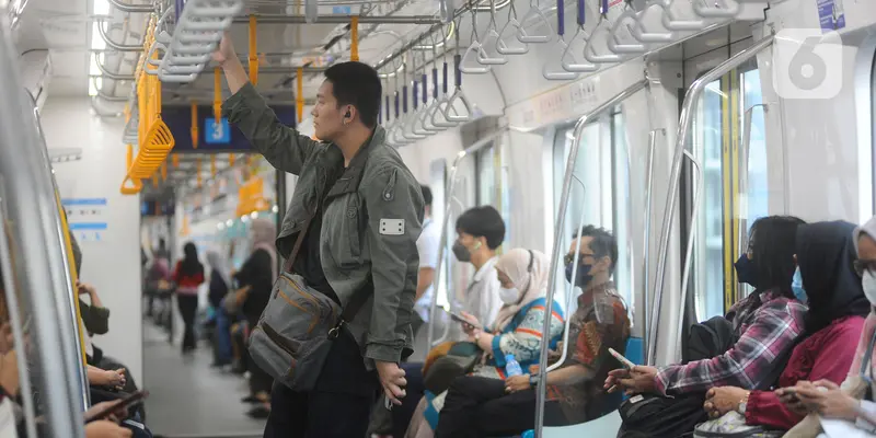 Aturan Dicabut,  Penumpang MRT Bebas Masker