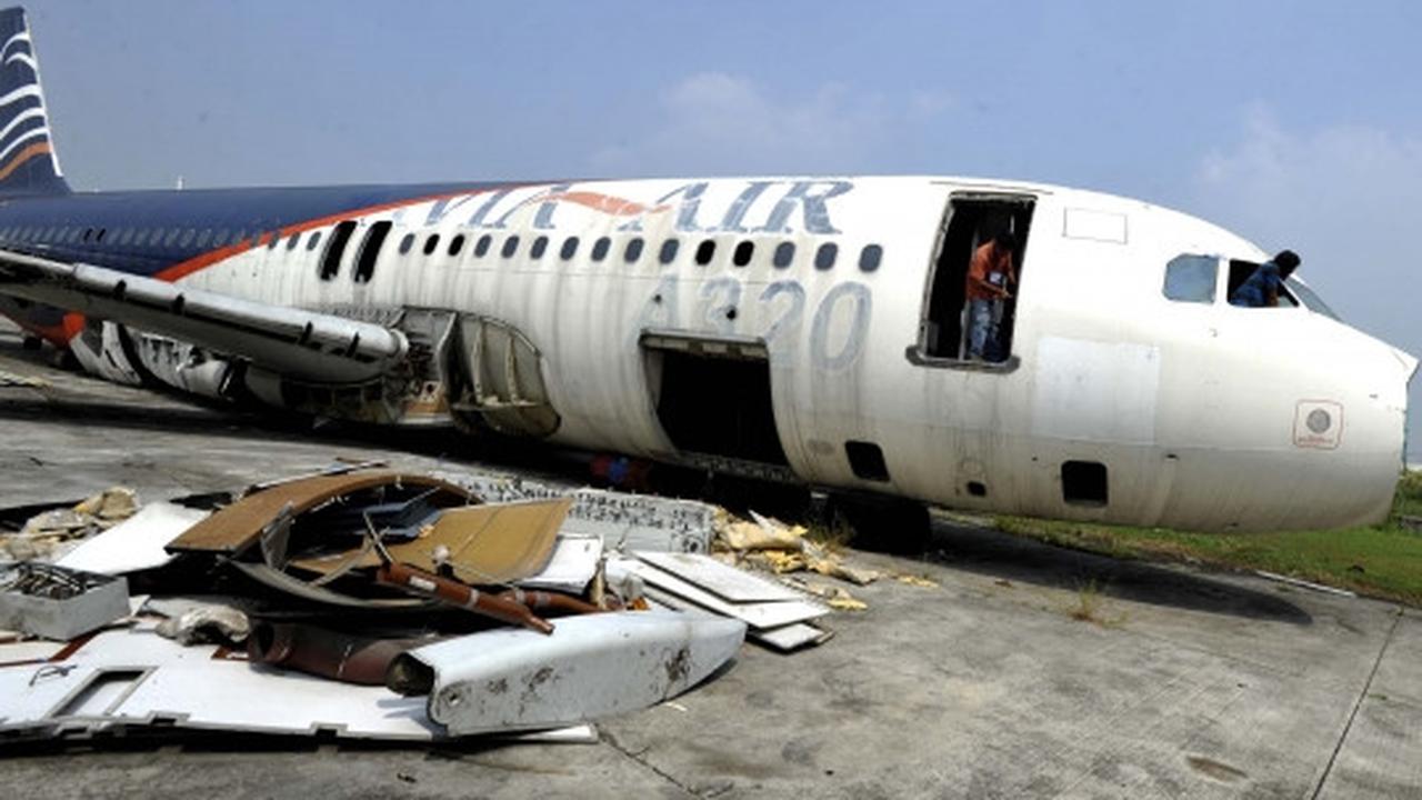 Mengintip pemotongan bangkai pesawat di Bandara Soekarno-Hatta