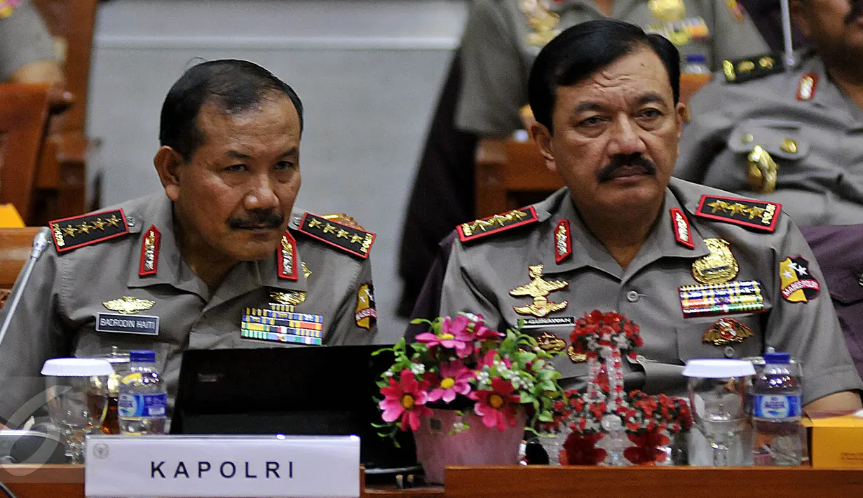 Kapolri Jenderal Badrodin Haiti dan Wakapolri Komjen Pol Budi Gunawan mengikuti Rapat Kerja dengan Komisi III DPR RI di Kompleks Parlemen, Jakarta, Senin (25/1). Rapat tersebut membahas kinerja Polri dan program kerja untuk 2016 (Liputan6.com/Johan Tallo)