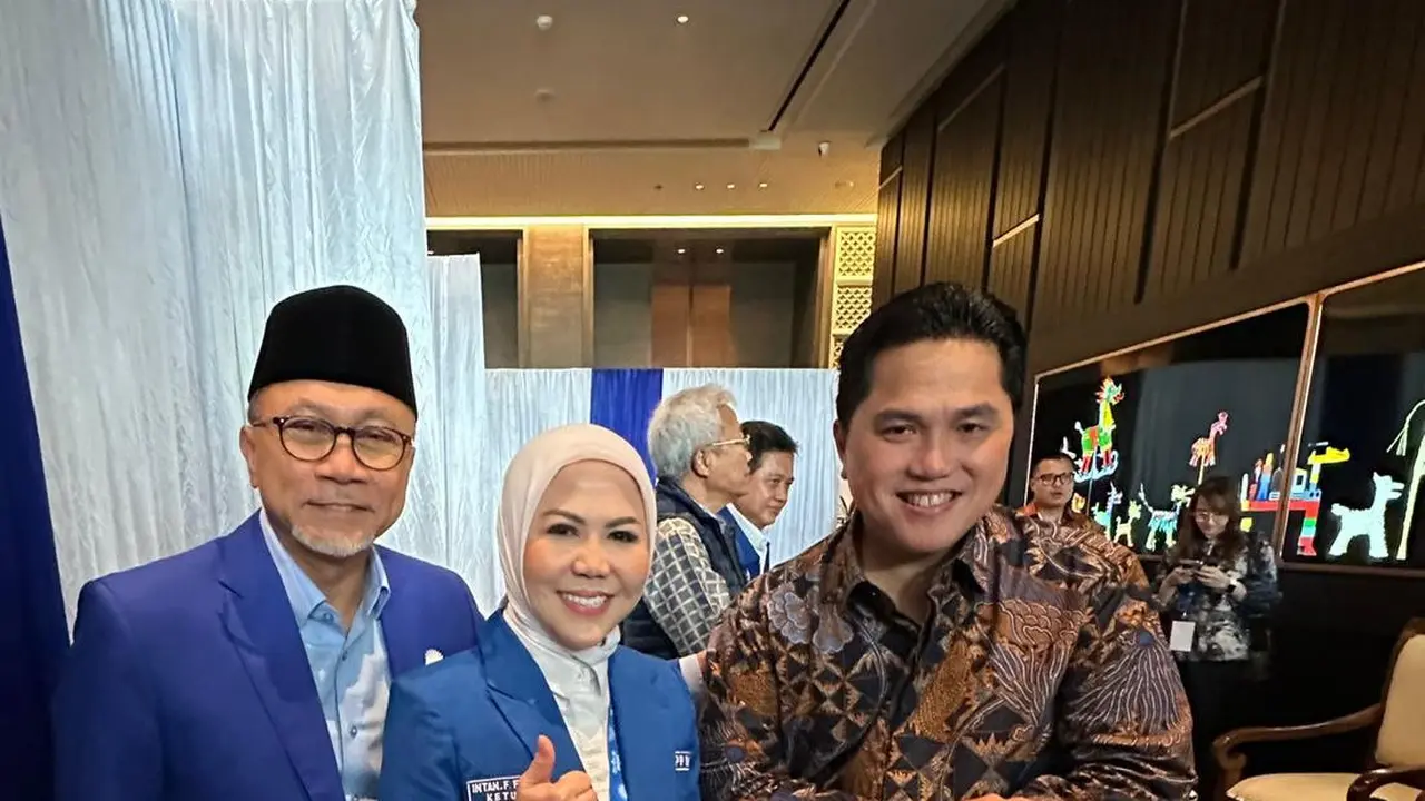 Menteri Badan Usaha Milik Negara (BUMN) Erick Thohir bersama Ketua Umum PAN Zulkifli Hassan dan Politisi PAN Intan Fauzi.