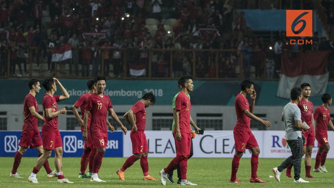 Para pemain Timnas Indonesia usai mengalahkan Mauritius pada laga uji coba di Stadion Wibawa Mukti, Jawa Barat, Selasa (11/9/2018). Indonesia menang 1-0 atas Mauritius. (Bola.com/Vitalis Yogi Trisna)